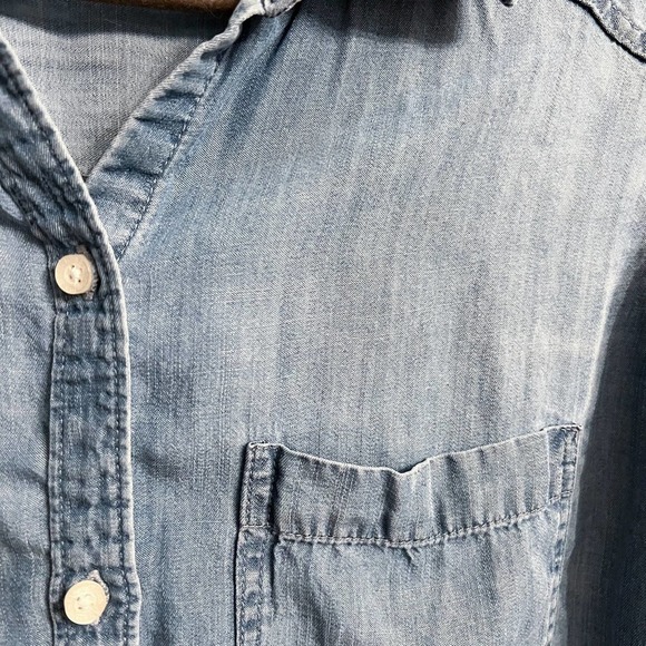 ABERCROMBIE & Fitch Lyocell Chambray Button Down Blouse Top Small - Picture 2 of 5